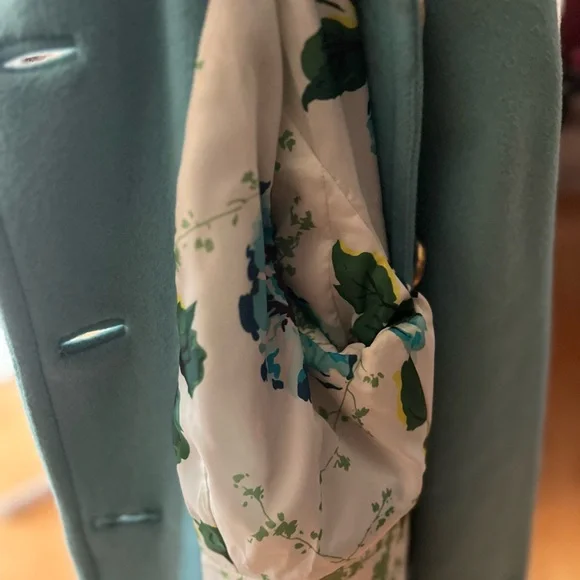 Beautiful coat - Picture 6 of 8